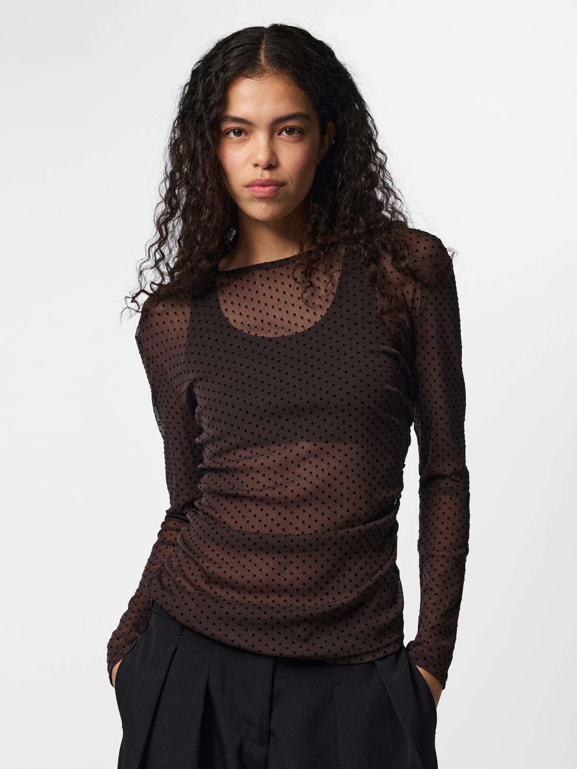model_shot-front
